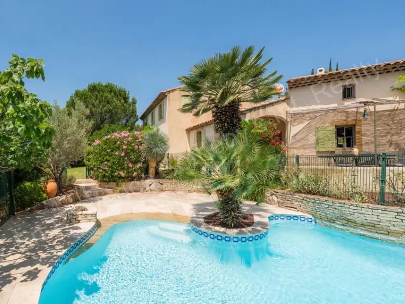 7 Pièces • 6 Chambres • 190 m²