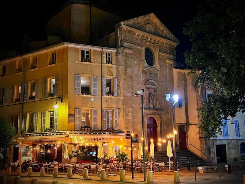 Aix de nuit